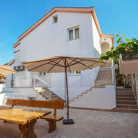 Apartmán Ciovo 21 *